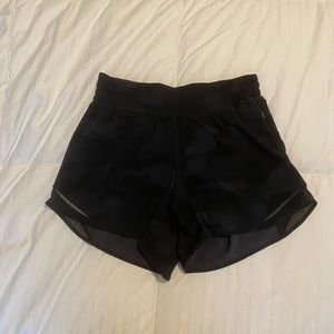 Lululemon high rise hotty hot 4” shorts